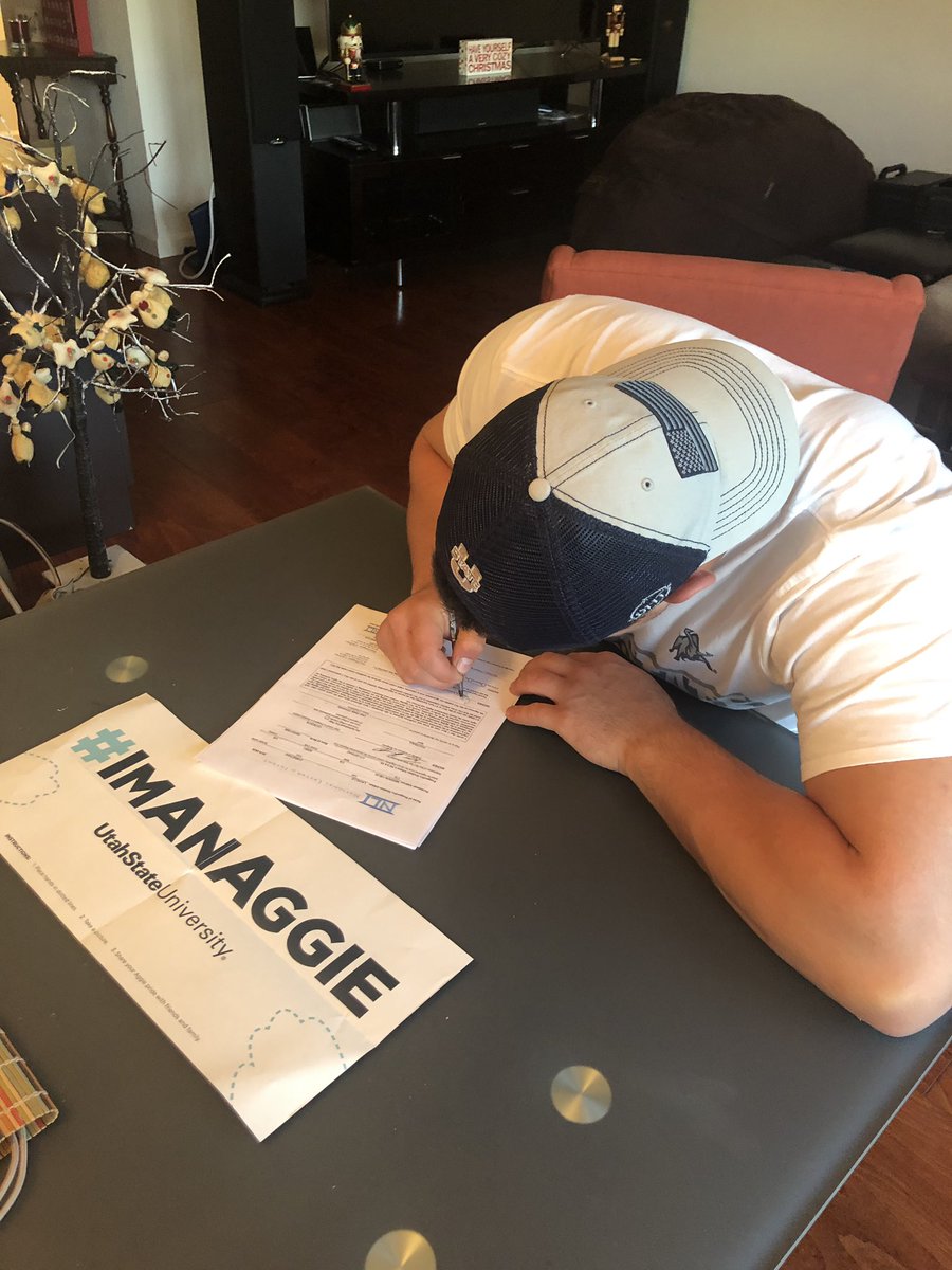 clavalle26's tweet photo. Official⚪️🔵🐮 #SigningDay https://t.co/ld1Xfns603