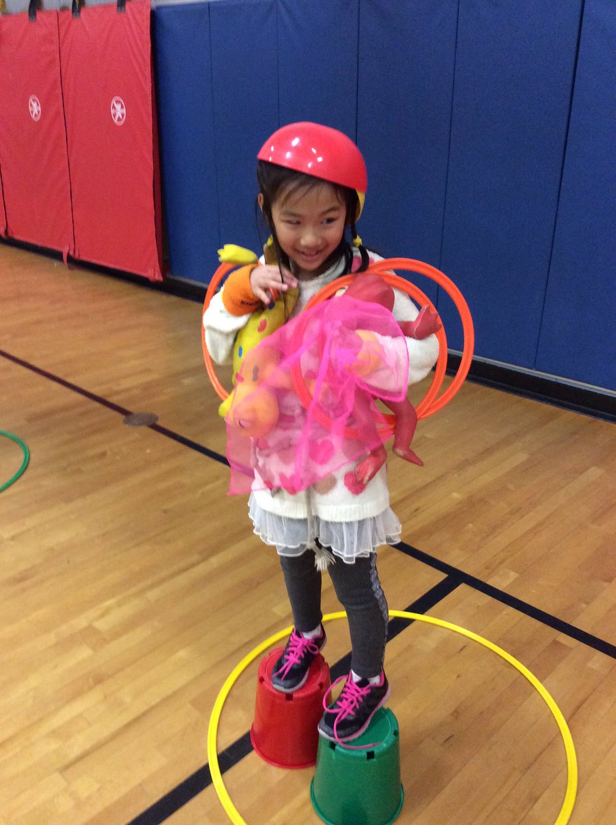 Do you want to build a snowman🎶🎶 Grab a piece of PE equipment and decorate your snowman. Great way to get students active. #PhysEd