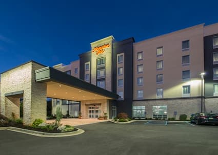 HamptonI385's tweet photo. New Years Eve is around the corner, treat your special someone to a night in one of gorgeous rooms. 864-516-2400 #yeahthatgreenville #NewYearsEve #love #hamptonInn #hotel https://t.co/JxVtXKcN41