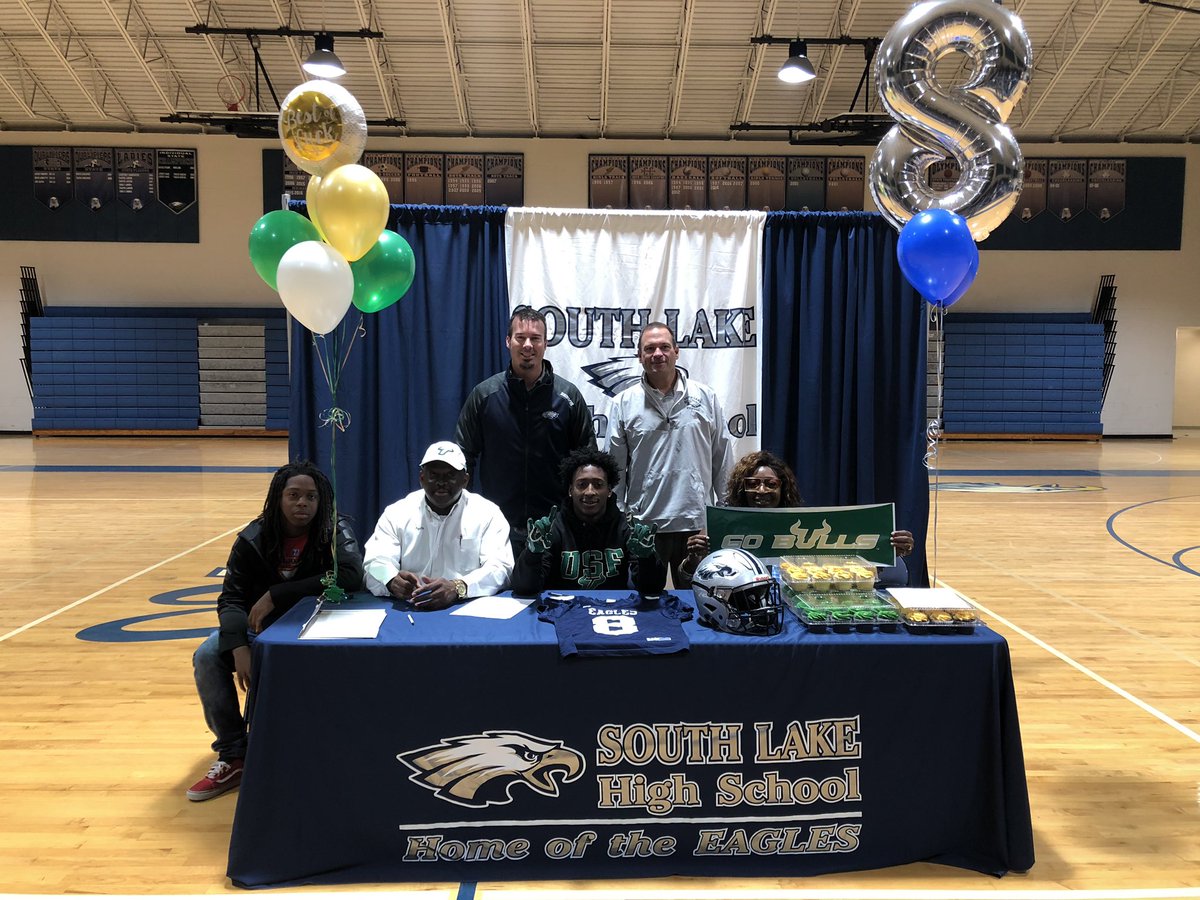 FootballSlhs's tweet photo. Proud of @kelleyjoiner8 on his signing to USF. #GOBULLS https://t.co/sJ4qZ7brx6
