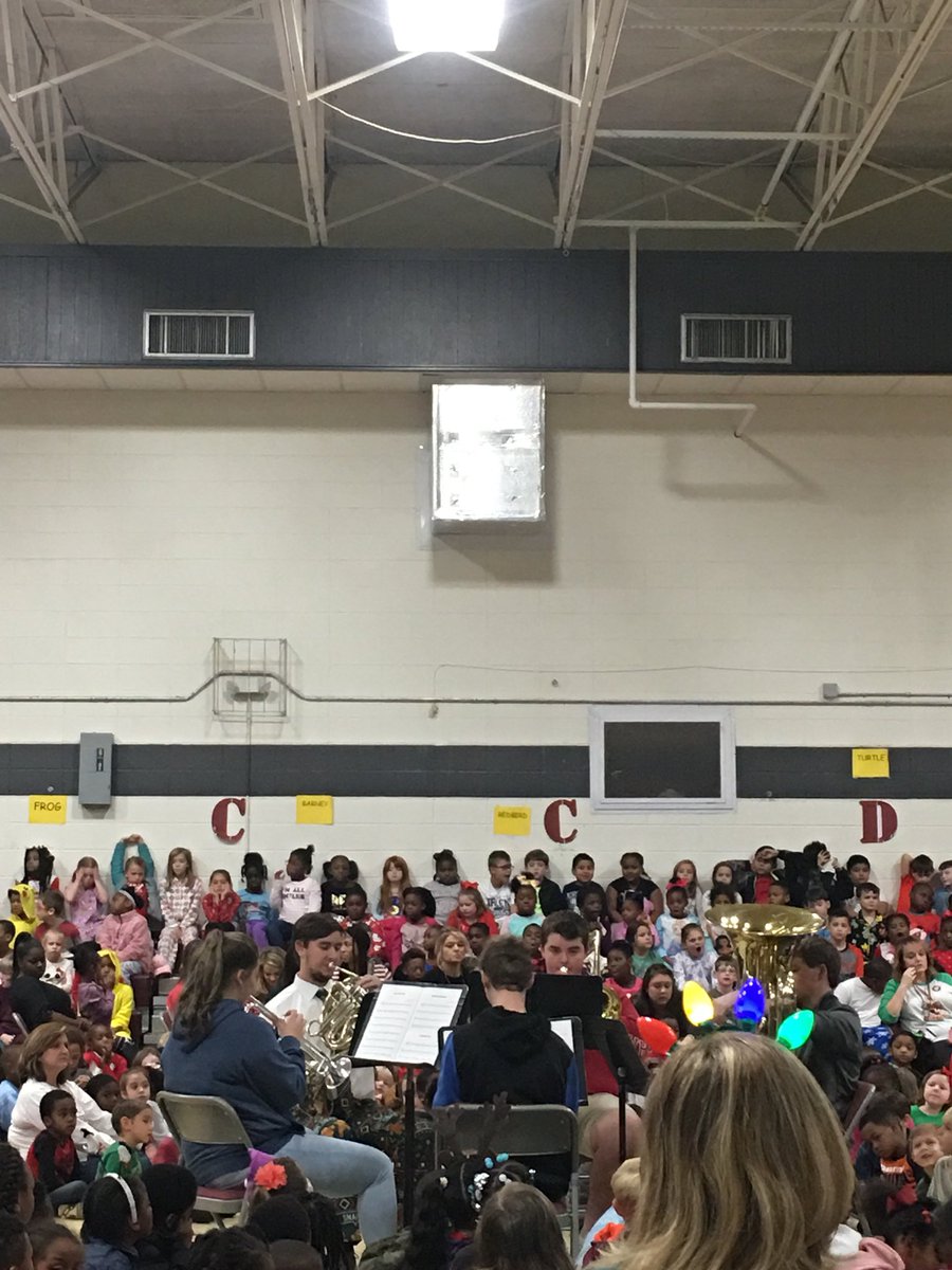 AprilyJPPe's tweet photo. What better way to start the day?!?! Pride of Alex City with a Christmas Concert, then a visit from the Big Guy!!!! #santa #jpPrekrocks #Jprocks https://t.co/jegx0qyxvG