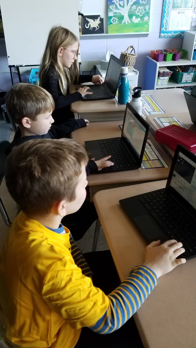 HeatherTechTST's tweet image. Students @NortheastES grade 3 code with scratch #icsdEdTech  #productivestruggle @alleecoyle