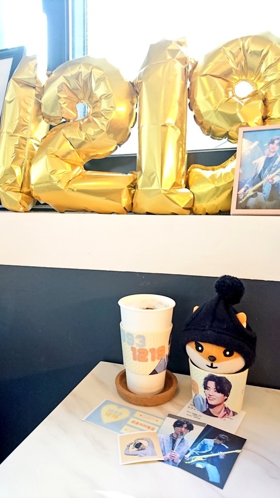 yholic1931's tweet photo. 앤디스커피 🎈 @youngandnew1219 
영케이라는 가수 좋아해 ♥ 
#���랑스러운_내가수_영현아_생일축하해
#HappyYoungKDay https://t.co/vZYuOKPGYw