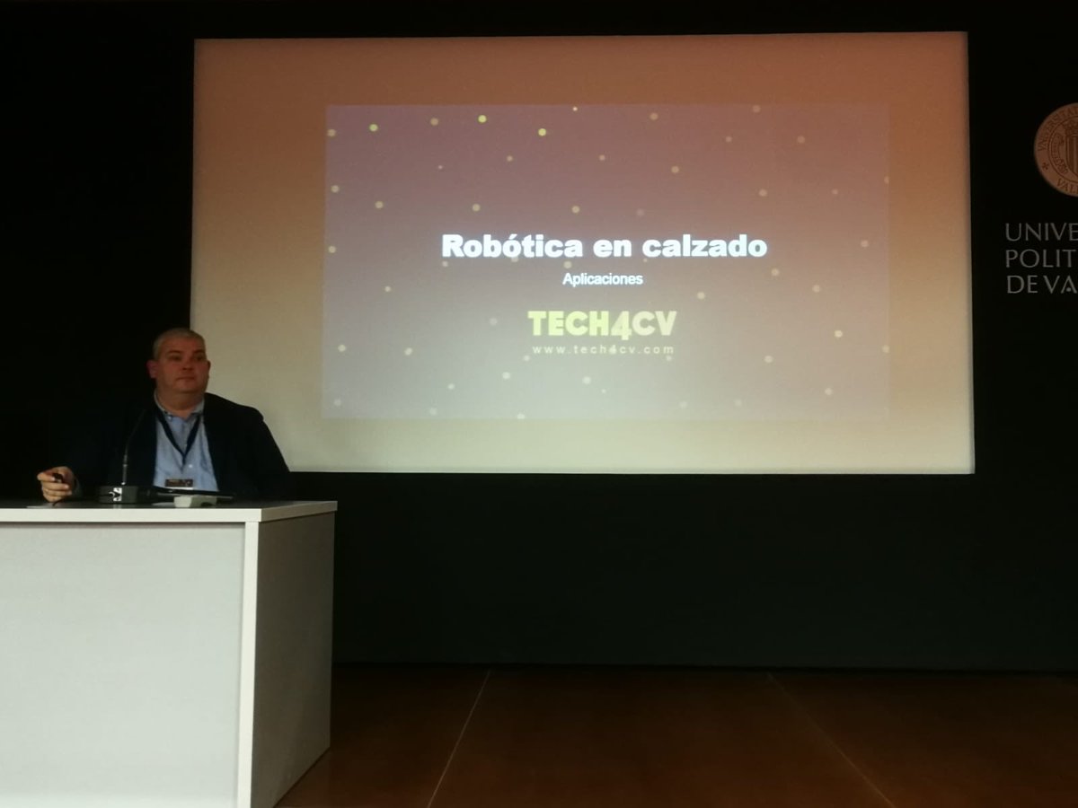 InescopTech's tweet image. Turno de nuestro compañero @JoseFco_GH en #TECH4CV donde nos habla de la #robótica como tecnología industrial. Aplicada a procesos manufactureros del sector calzado los facilita y mejora