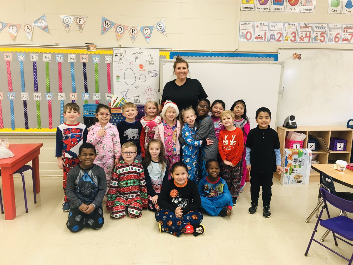 kinder_cain's tweet photo. Happy Polar Express Day!!🚂🎄❤️ https://t.co/pwfxiMZVIY