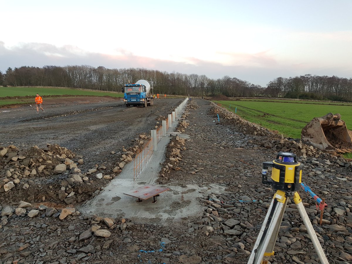 Lads doing a grand job with plenty of humour in face of...concrete <a href="/ConnopConcrete/">Connop & Son</a> <a href="/happyeggshaped/">Happiness is Egg Shaped</a> <a href="/ClaireBFarms/">Claire Bainbridge</a>