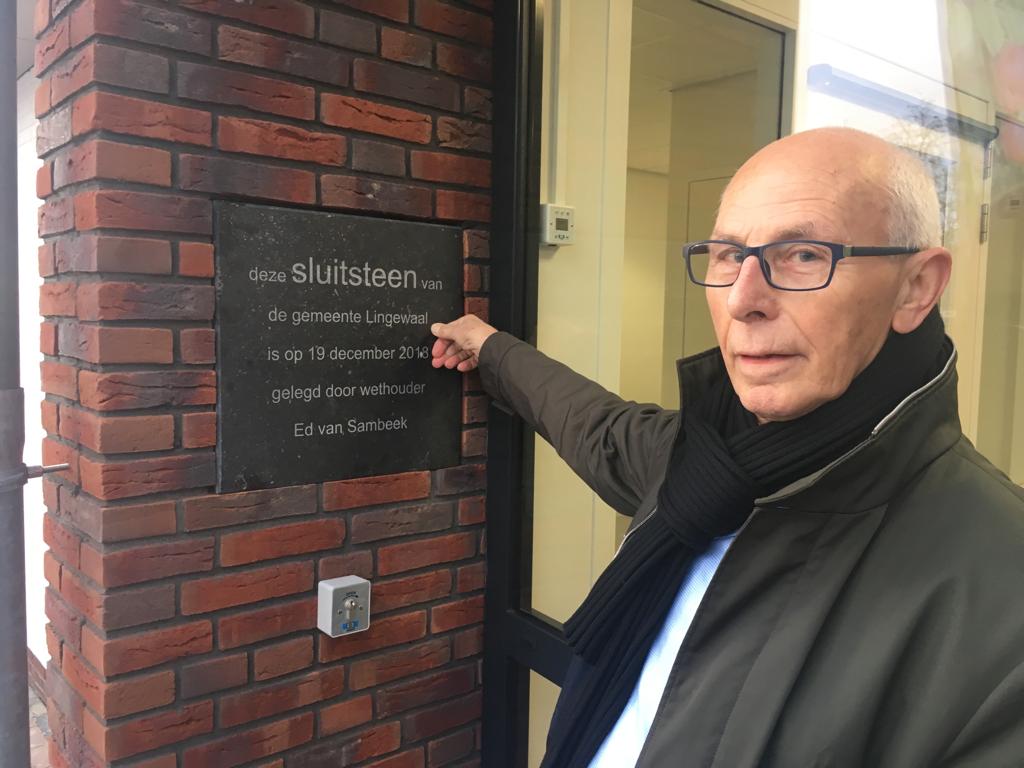 GemLingewaal's tweet photo. Vandaag is de gymzaal in Herwijnen opgeleverd door aannemer Kuijpers Bouw🎉. Namens het gemeentebestuur sprak wethouder Van Sambeek zijn dank en bewondering uit voor de nieuwe gymzaal. De schoolkinderen en diverse sportverenigingen gaan veel plezier beleven aan de zaal👏. https://t.co/NGRXhPeQpU