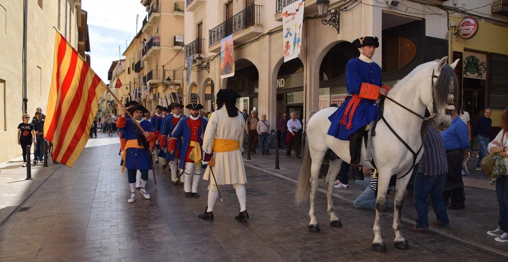 A hot girl will get thousands of retweets, but how many retweets can we get for our boys in blue?