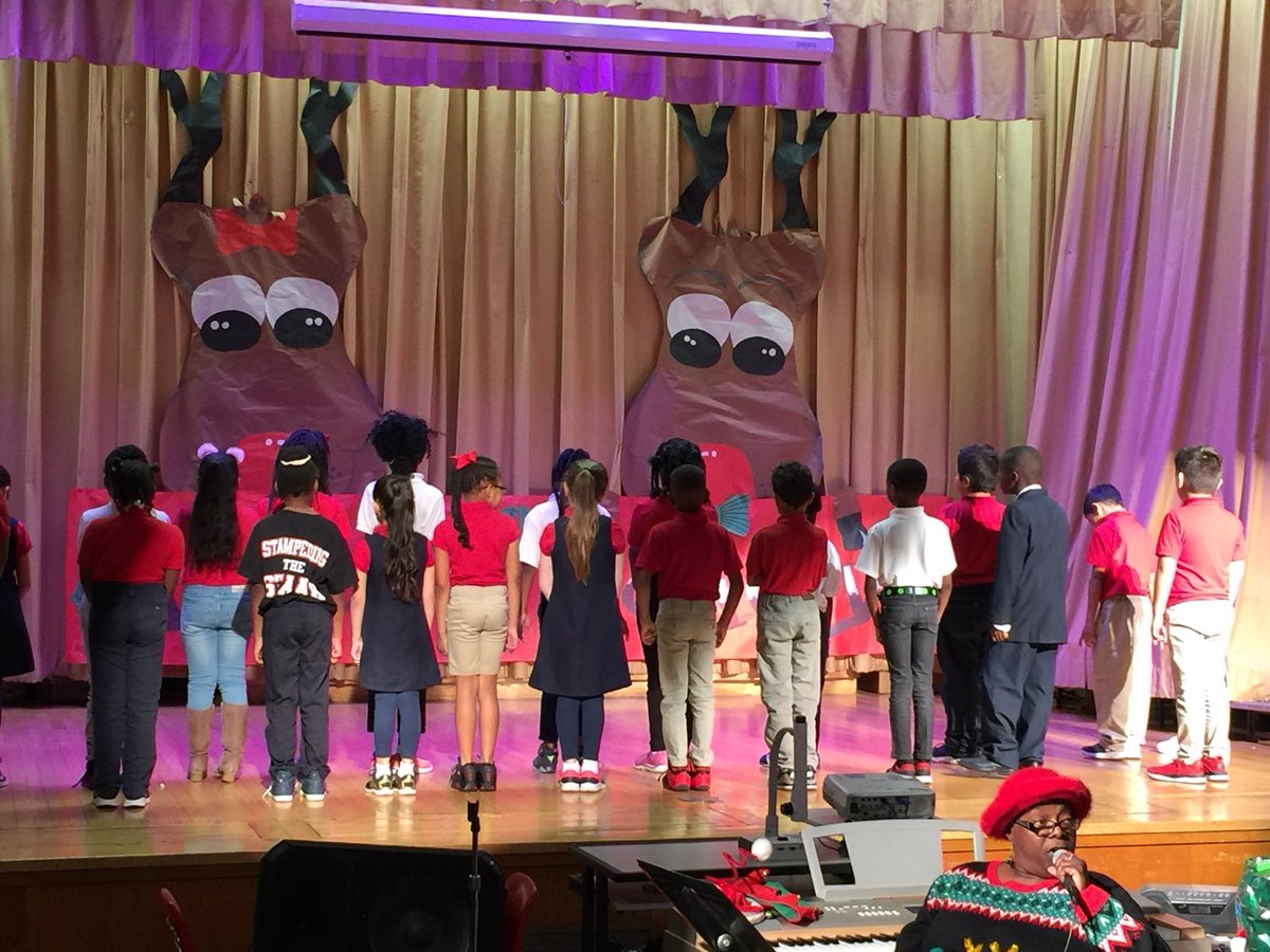 TwainDallasISD's tweet photo. Musical Director Linda Searight presented the @TwainDallasISD family w/ a super fantastic send-off to Christmas Break. Thx Mrs. Searight for all you do. Merry Christmas! https://t.co/Nc5bQSDGOi