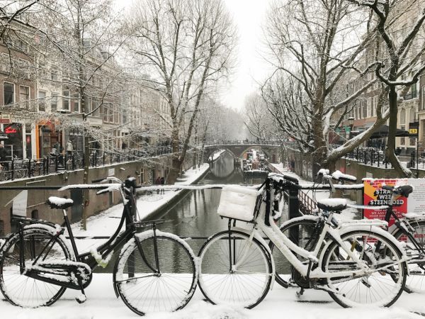 Platform31's tweet photo. Het einde van het jaar is in zicht: tijd voor lijstjes! In onze #winterspecial vindt u de meest gelezen publicaties, blogs en nieuwsberichten van Platform31. Ook selecteerden we must-reads over de belangrijkste thema’s die spelen in #stad en #regio https://t.co/OS6SbRtACN https://t.co/XZzzmTQ2sX