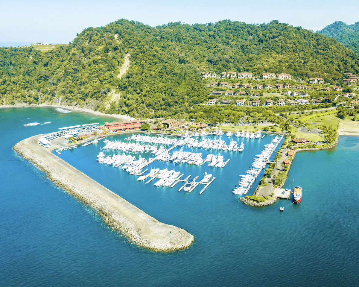 In this photo you see the Los Sueños Resort and Marina with amazing fleet of yachtes waiting to explore the vast Pacific ocean and take you along on the adventure..
#CostaRicaCool #descubrecostarica #thisiscostarica #exploringcostarica #costagrammers #fotografia 
#CRFanPhoto