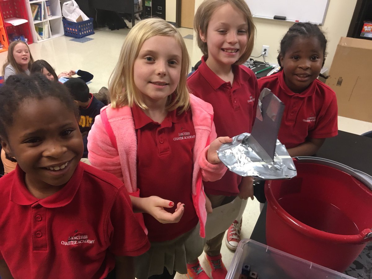 StepNoodles's tweet image. About to test our designs.. #engineeringelementary #SciencelabRULES @LangtreeCharter