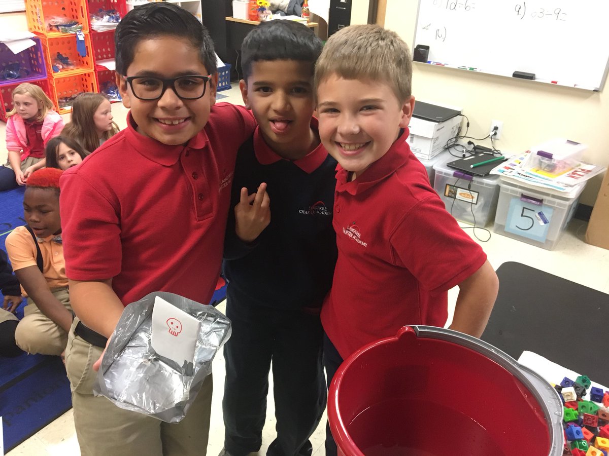 StepNoodles's tweet image. About to test our designs.. #engineeringelementary #SciencelabRULES @LangtreeCharter