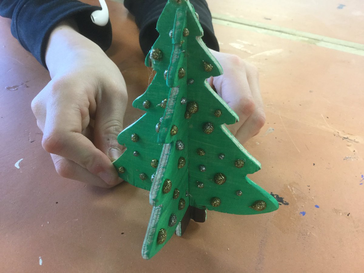 GracemountCDT's tweet photo. Mr King’s students showing some festive cheer in CDT today. 🎅🏼🤶🏼🎄 https://t.co/ZpDcylUhiT