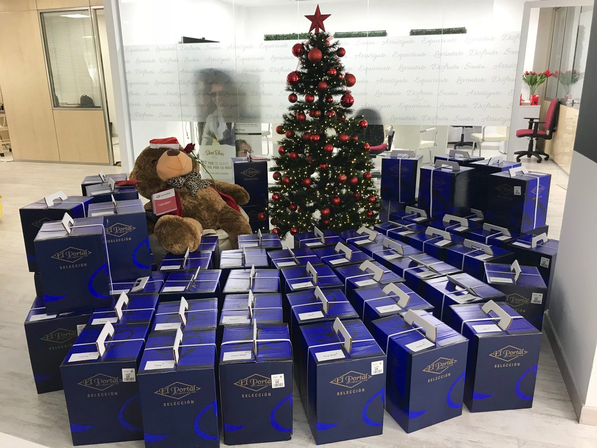 RedMediasocial's tweet photo. ¡En Red Media ya es NAVIDAD! Os deseamos unas felices fiestas 🎄🎄 https://t.co/DeiUZyRYwr