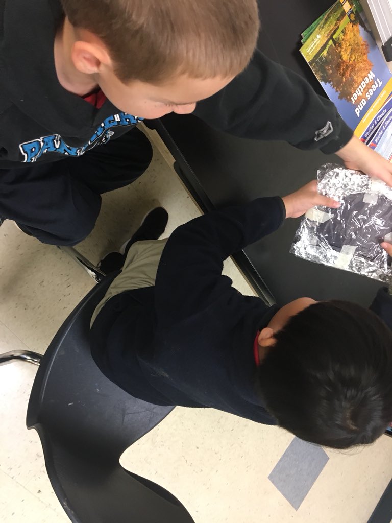 StepNoodles's tweet image. 3rd graders challenged to build a boat with paper, foil and tape that can hold at least 10 cubes.... lets get building @LangtreeCharter #Engineering #SciencelabRULES