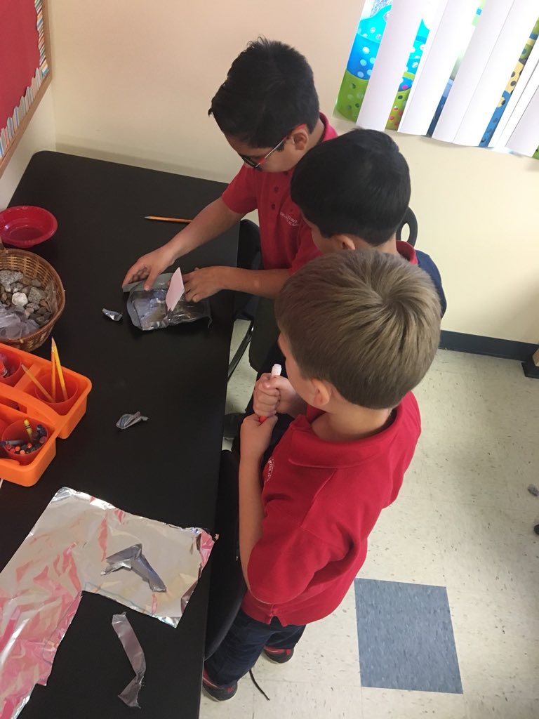 StepNoodles's tweet image. 3rd graders challenged to build a boat with paper, foil and tape that can hold at least 10 cubes.... lets get building @LangtreeCharter #Engineering #SciencelabRULES