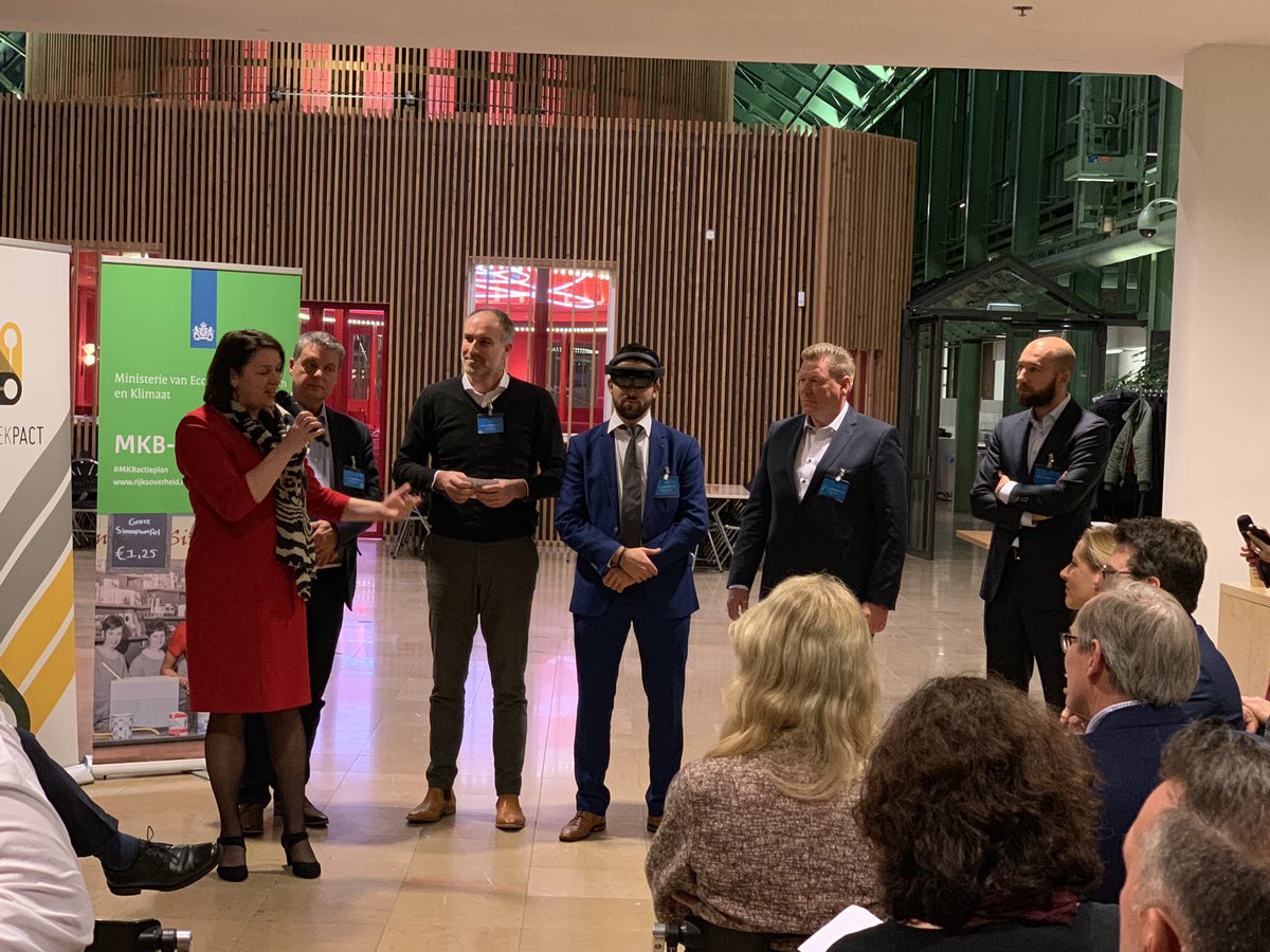 MarshaWagnerMW's tweet photo. MKB!IDEE ‘Virtuele leermeesters’ om in te spelen op de #energietransitie en personeelstekorten #leermeesteropafstand #lesmodule #warmtepompinstallatie #livevideoverbinding https://t.co/zl6dxcWmrh