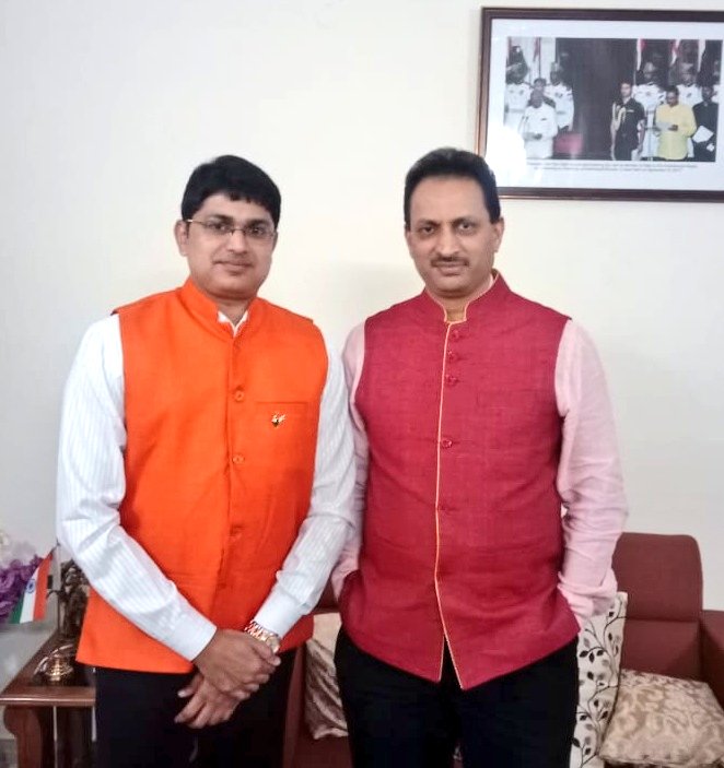 ProfSRK's tweet photo. @HIMESH_SS @mattarhegde @HarishK04131926 @YashpalBJP @BJP4Udupi @BJP4UttarKannad @AmitShah @DheerajGbc @GogoiRanju @Harvansh_Batra @VictoryForNamo @SeediSeediBaat @sagenaradamuni @KotasBJP @narendramodi177 @imShefalii @iSanjuktaP @prayag @BillionIndian @VeerLotus @noconversion @LillyMaryPinto @irkjain @narendramodi @sukanyaiyer2 @shitijsrivastav @meenakshisharan @prema66437147 @AmitShahOffice @Meenu_71 @RamsaBJYM @bakoriya_kirti_ @sanghavideepa @pooja303singh @AmitShahFanClub @AmitShah_Club @AmitShahArmy @AmitShahEra @ibhagwa_n @Babble524 @OnlineRajan__ @ParasKGhelani @samar97189157 @lacerci65 @JhanviBehal @Reema_bjp @jadonpriyanka @SharmaKhemchand Had interaction with Hon'ble Union Minister for @MSDESkillIndia #YogiOfKarnataka Sri @AnantkumarH ji today evening at his #Delhi Residence. Must appreciate the level of knowledge &amp; strength of #AnantkumarHegde ji. #ModiGovt #ModiFor2019 #saafniyatsahivikas #AKHegde #SkillIndia https://t.co/KIXsFe5zdq
