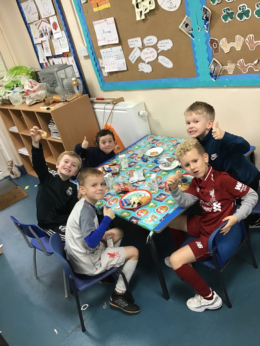 MissKGledhill's tweet image. @MosspitsYear2  had a brilliant party! We even made each other into snowmen! #primaryfun