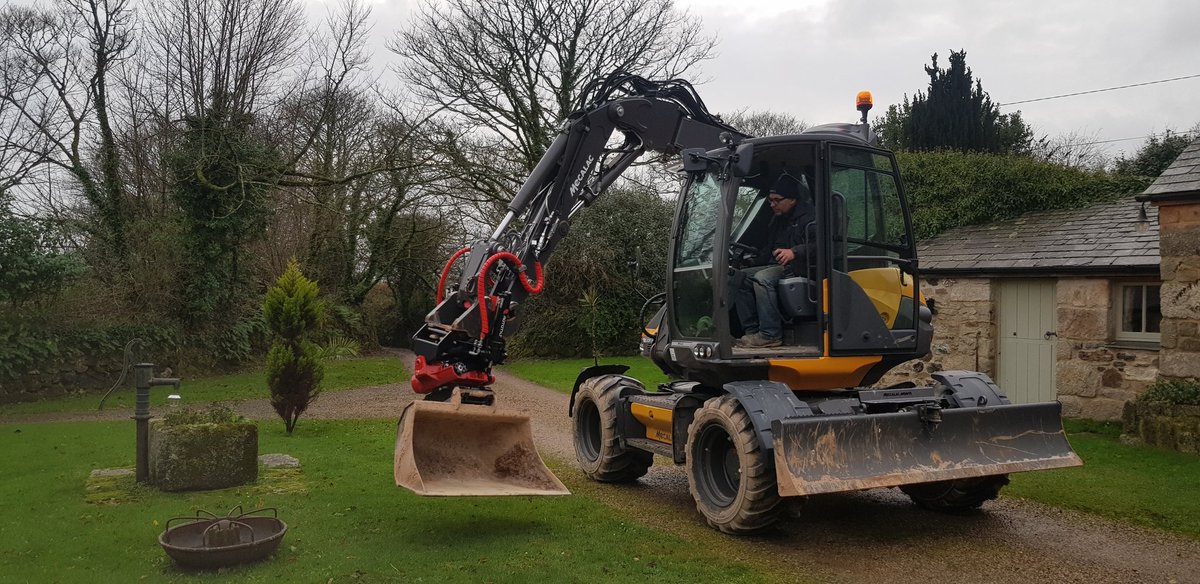 Very pleased to fit the first tiltrotator to a Mecalac MWR in the UK. Mark Richards plant of Cornwall new MWR 9 with Rototilt R3 ICS. A real great set-up mark 👍