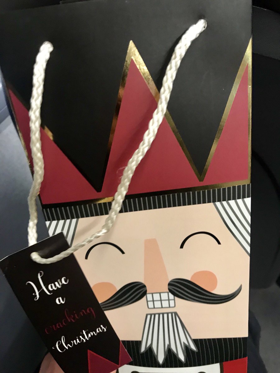 MDCearns's tweet image. Delighted to receive a wee #Xmas gift from one of my @INSNeurosurgery Consultants this afternoon. ‘For all your hard work’. #teamneuro #friendlysurgeon #nochampagnenogain