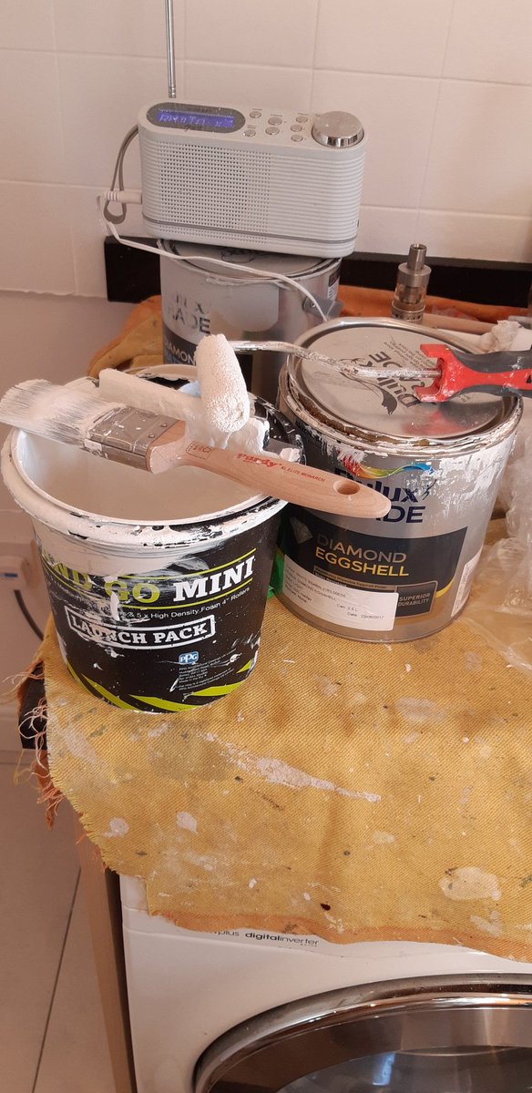 NTorranoHarling's tweet photo. I've just found out @DuluxTrade #DiamondEggshell is flipping amazing on woodwork! Applies really nice and covers fab! Especially when used with a @PurdyPaintTools #MonarchElite brush and @TwoFussyBlokes #smooth roller https://t.co/Krdbf4mnju