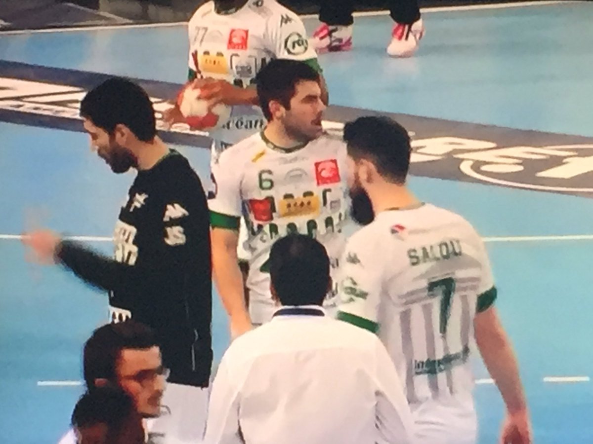 JuSports30's tweet photo. L’@USAMNIMESGARD n’a pas réussi à offrir 1 beau cadeau de noël à ses supporters. La #GreenTeam s’incline 33/27 à la @SDFArena_Mtp face a @mhbofficiel, la faute à trop de ballons perdus et a 1 2e période moyenne en attaque mais le score final est sévère pour les nîmois #MHBUSAM https://t.co/Xc6oe3URg5