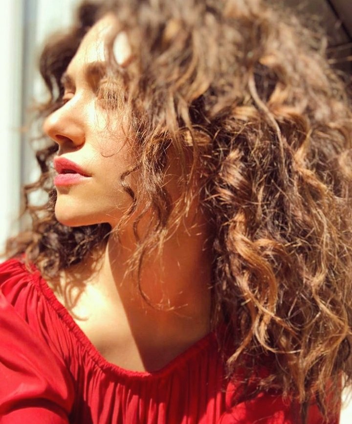 It's two o'clock on the edge of the morning, she's running magical circles around my head ❣