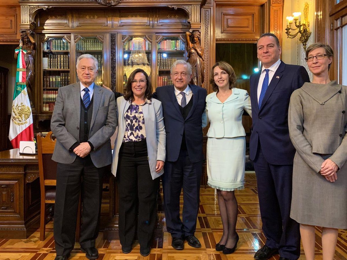 lopezobrador_'s tweet image. Conversamos con directivos de Hydro-Québec, una empresa del gobierno de Canadá con la cual llevaremos a cabo un programa de cooperación para rehabilitar las 60 hidroeléctricas de nuestro país y producir 100 por ciento más de energía limpia y barata youtu.be/39RlJAjPLfI