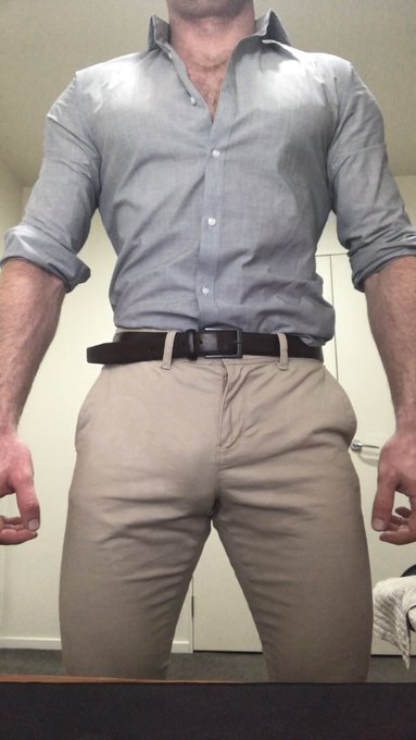 Live on cam now with a surprise under these pants, don&rsquo;t to Donny&rsquo;s room @chaturbate #camguy https://t<a href="/tag/camguy"class="tags"><span>#camguy</span></a>