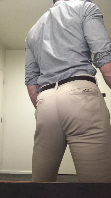 Live on cam now with a surprise under these pants, don&rsquo;t to Donny&rsquo;s room @chaturbate #camguy https://t<a href="/tag/camguy"class="tags"><span>#camguy</span></a>