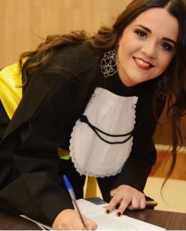 ArianeBeltrame's tweet photo. Meu momento mais memorável deste ano foi... Receber o diploma da graduação e estar presente na gravação do DVD da minha cantora maravilhosa @ivetesangalo 💛🖤
#FelizAnoNovo #LembrançasDe2018 #maeformei #ISLive https://t.co/BNylMUsjdA