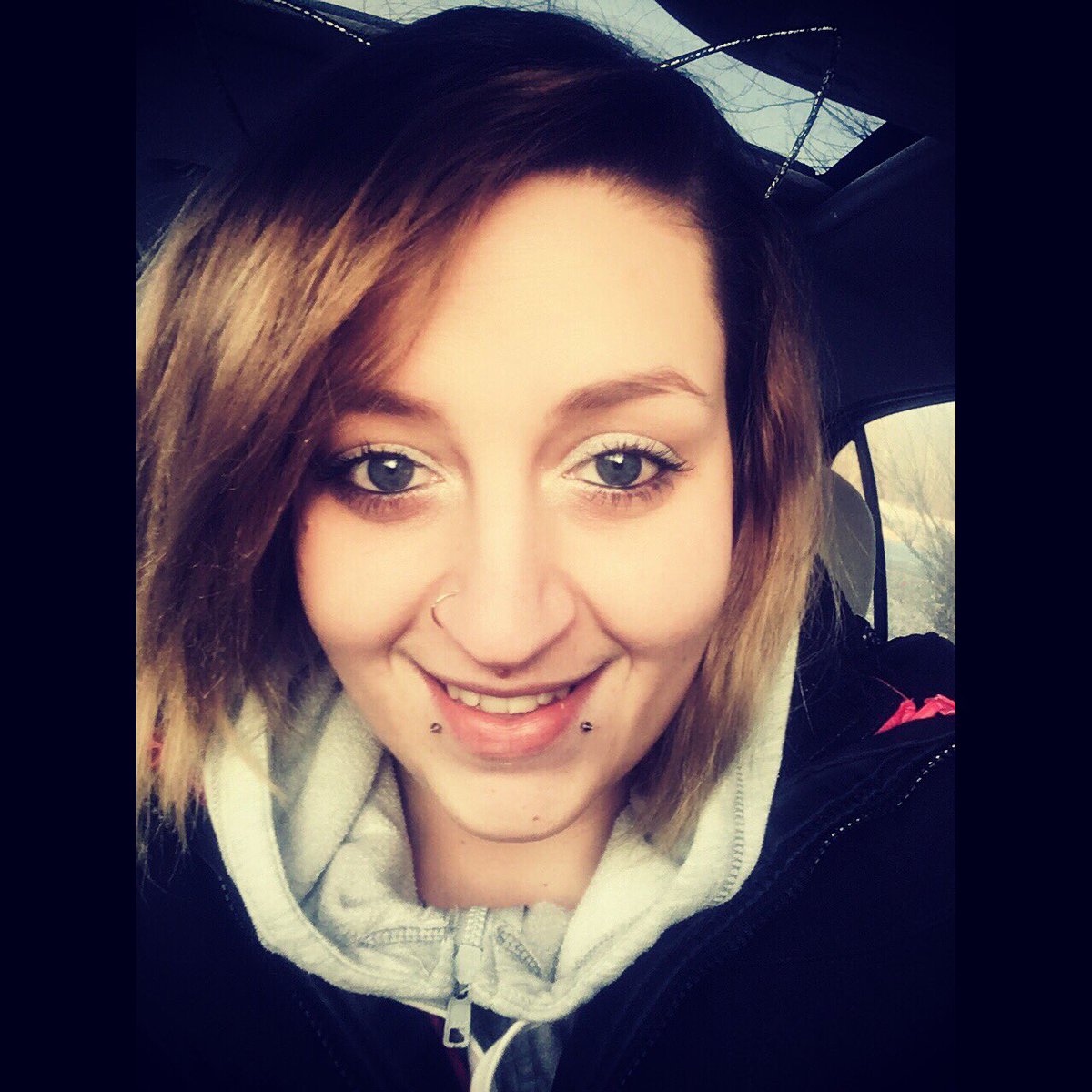 Rachel23420's tweet photo. She’s happy. 
#girlswithpiercings #happy #happiness #positivethinking #positivevibes #doitonyourown #makeyourselfhappy #bethebestyou #girlswhoblaze #canadiangirl #blueeyes #blueeyedgirl #loveyourself #catears #smiles #goodvibes #stonergirl https://t.co/hkeFCrLetH