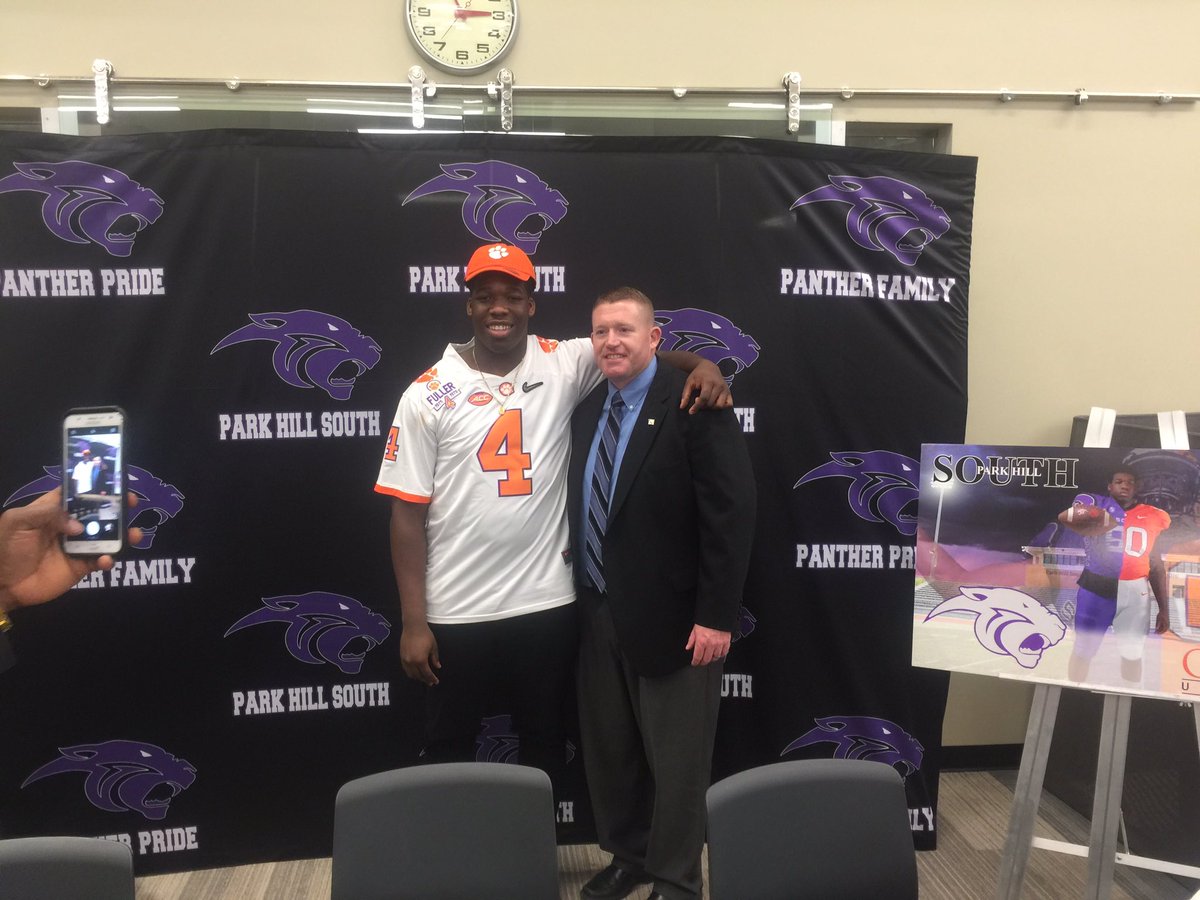PHSPantherFB's tweet photo. It’s official!! Congratulations @etinosa_r you are officially a Clemson Tiger. #PantherProud #PantherPride #PantherFamily https://t.co/knqQ7KNujc