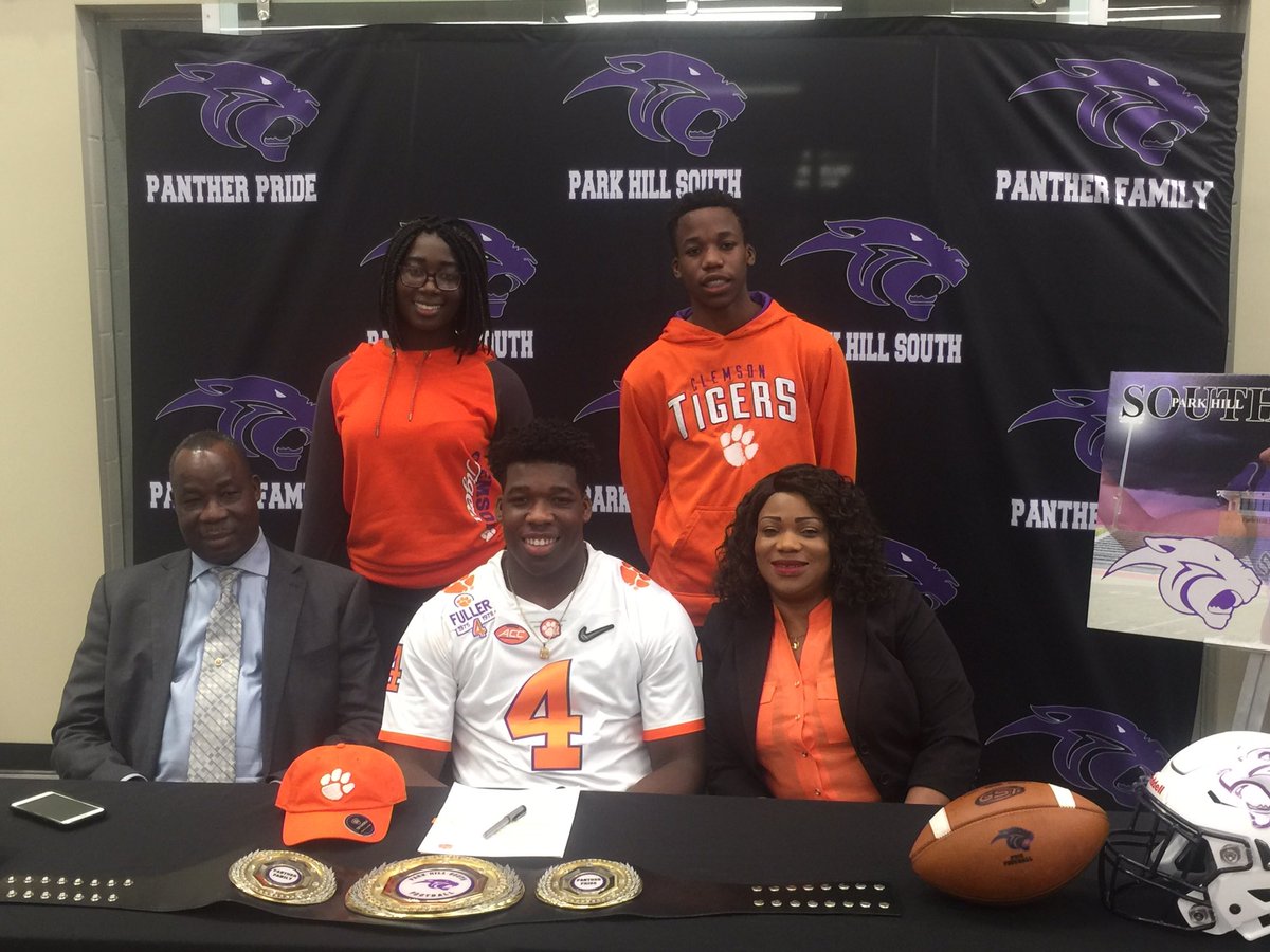 PHSPantherFB's tweet photo. It’s official!! Congratulations @etinosa_r you are officially a Clemson Tiger. #PantherProud #PantherPride #PantherFamily https://t.co/knqQ7KNujc