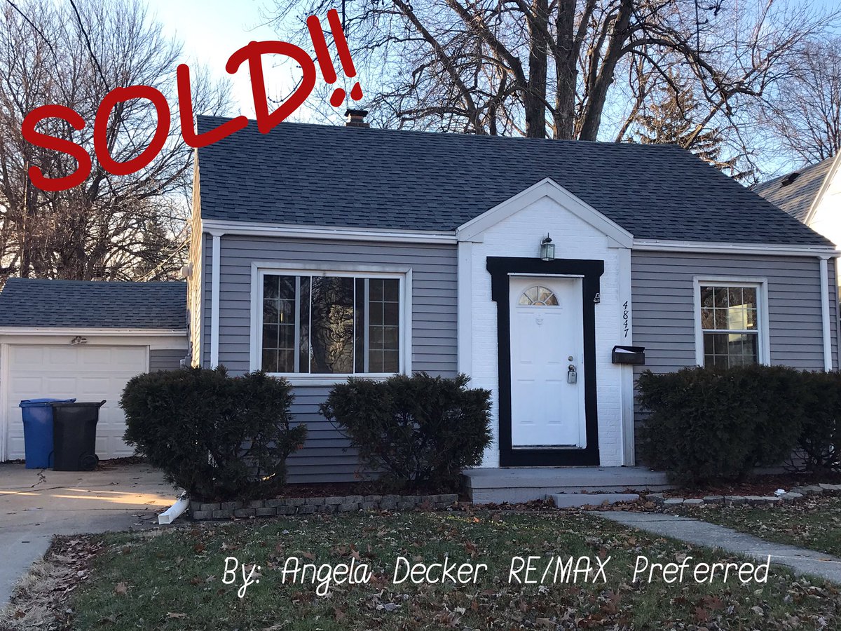 adeckerrealtor's tweet photo. Super excited for my clients that get to spend the holidays in their new home!! #youlldobetterintoledo #remax #fulltimeagent #whosnext #remaxpreferred #realestateagent https://t.co/rlF6Bu1Fk9