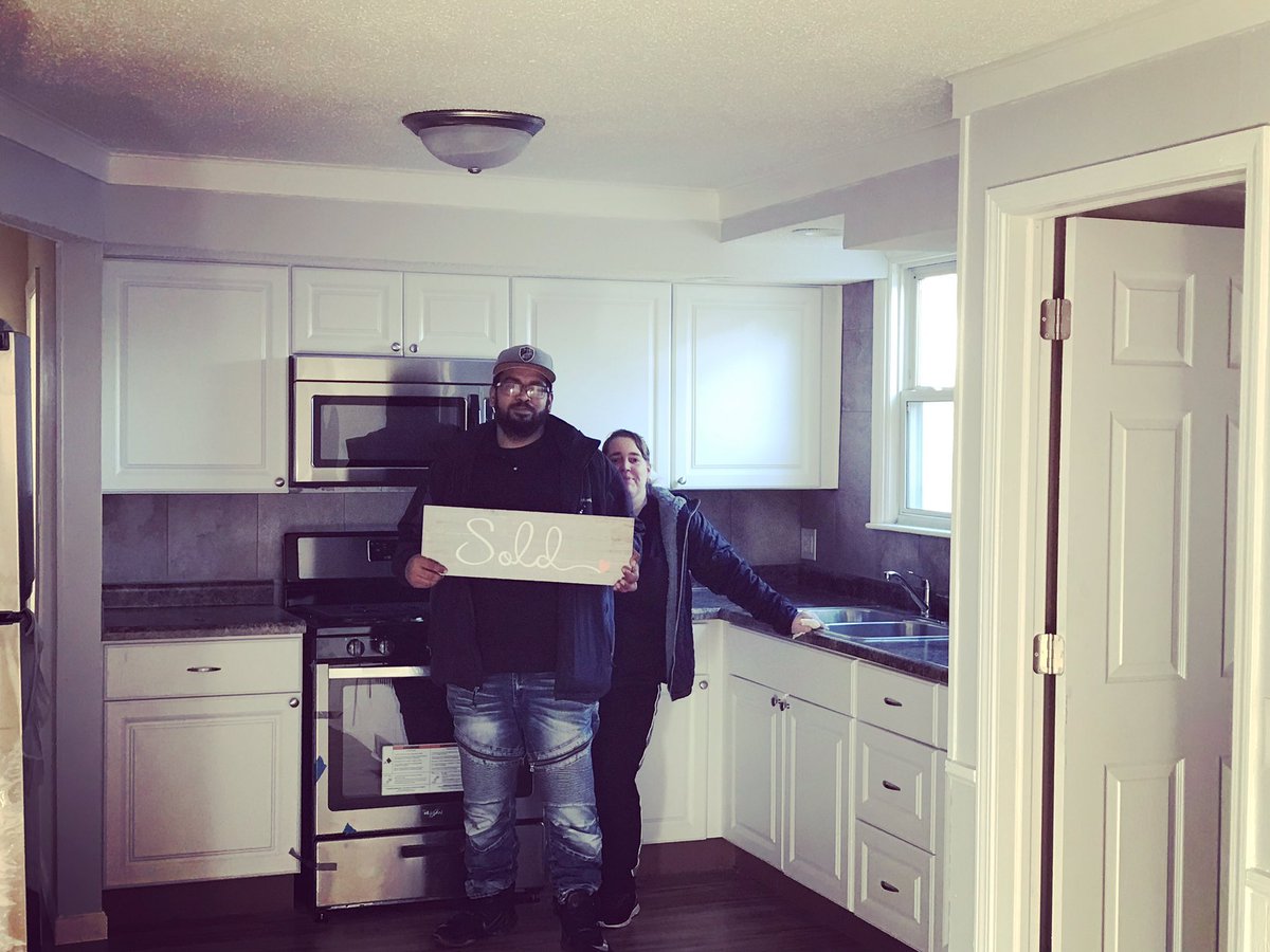 adeckerrealtor's tweet photo. Super excited for my clients that get to spend the holidays in their new home!! #youlldobetterintoledo #remax #fulltimeagent #whosnext #remaxpreferred #realestateagent https://t.co/rlF6Bu1Fk9