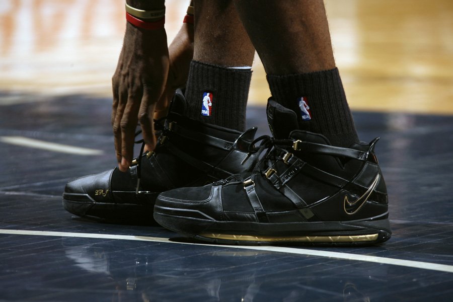 zoom lebron 3 metallic gold