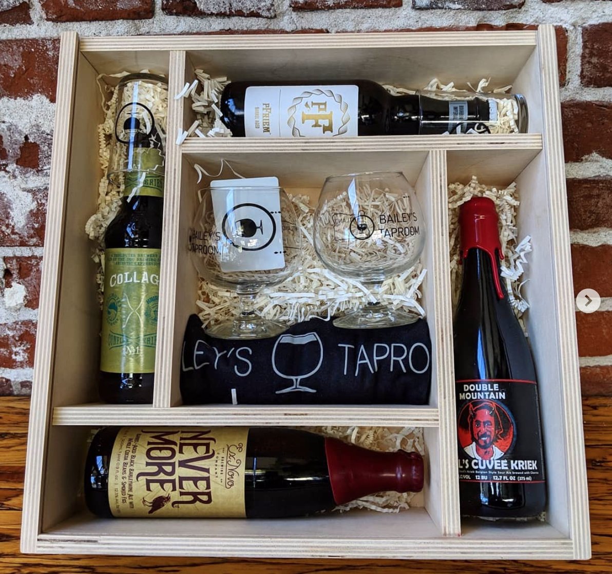 BREWPUBLIC's tweet photo. Still have some holiday shopping to finish for your person that enjoys beer? Look no further than our 2018 Beer Lovers Holiday Gift Guide. Details: https://t.co/KhGXnLuc1Z #HolidayGiftGuide #BeerGiftGuide #BeerGift https://t.co/LvGABuGXDr
