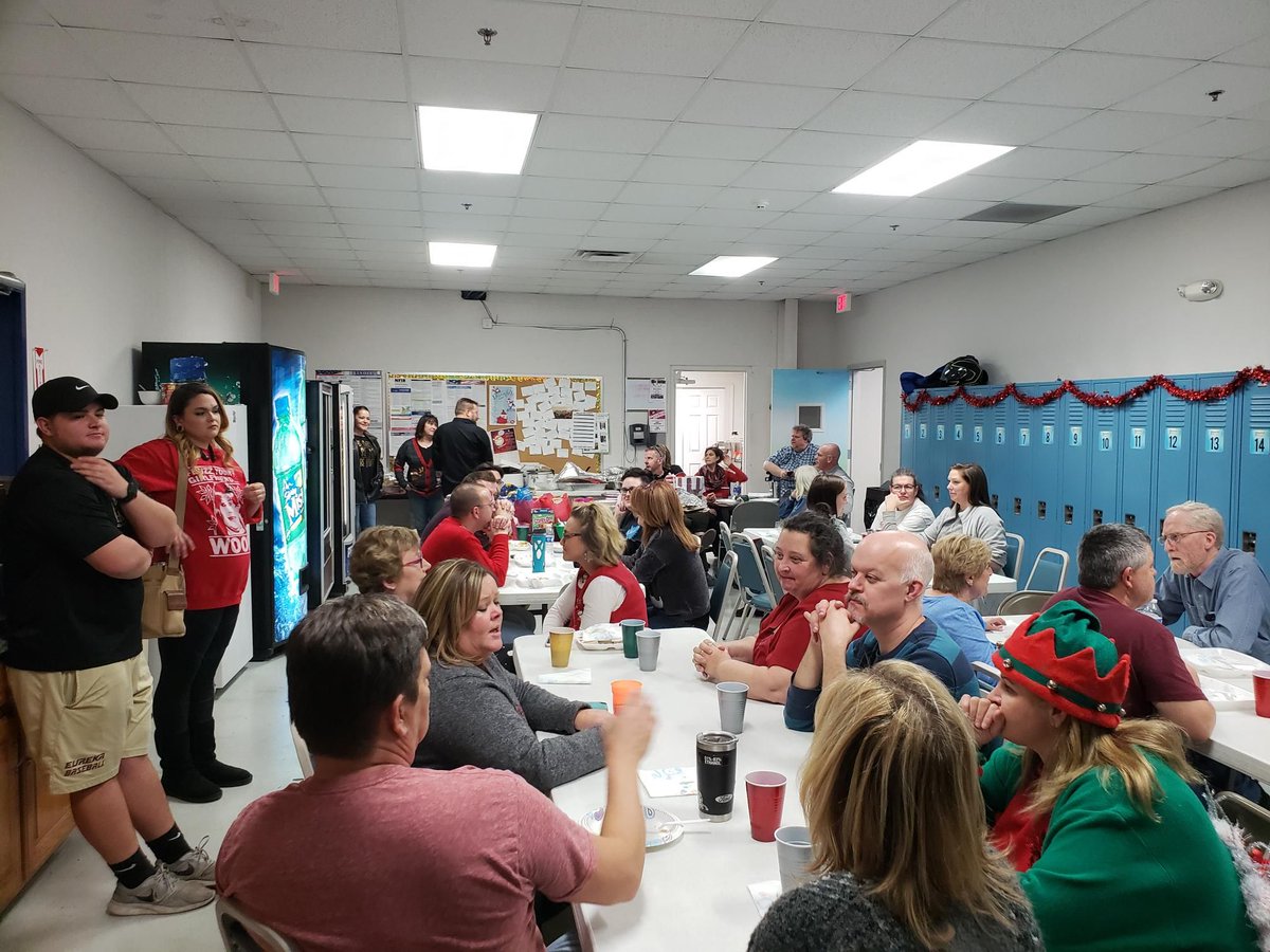DynaGraphicsInc's tweet photo. We’re celebrating Christmas today, at #DynaGraphics, by having a team #Christmas potluck and ugly sweater contest! 🎅🏻🤶🏻☃️
#UglyChristmasSweater #UglySweaterContest #Christmas2018 #printing #signage #vinyl #vinylwrap https://t.co/WMbxhA88h0