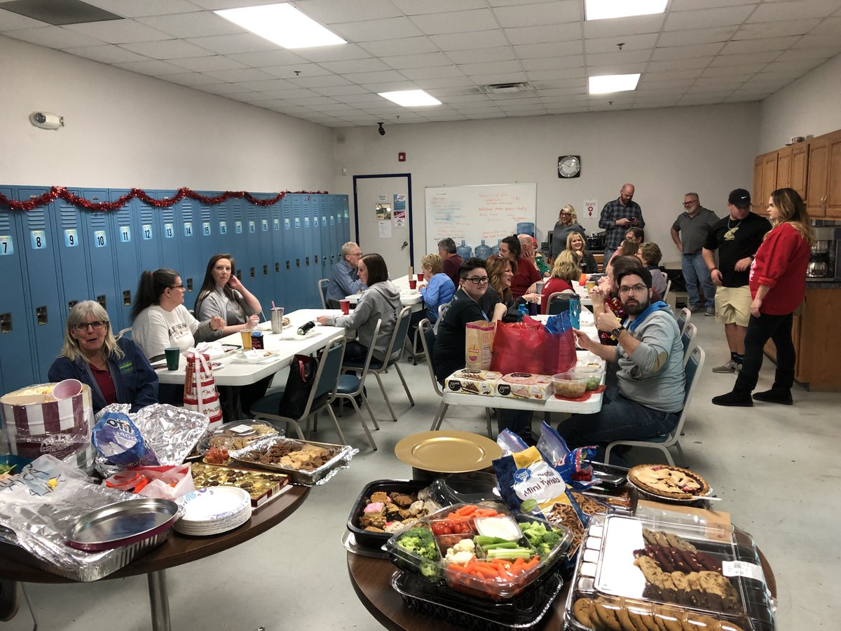 DynaGraphicsInc's tweet photo. We’re celebrating Christmas today, at #DynaGraphics, by having a team #Christmas potluck and ugly sweater contest! 🎅🏻🤶🏻☃️
#UglyChristmasSweater #UglySweaterContest #Christmas2018 #printing #signage #vinyl #vinylwrap https://t.co/WMbxhA88h0