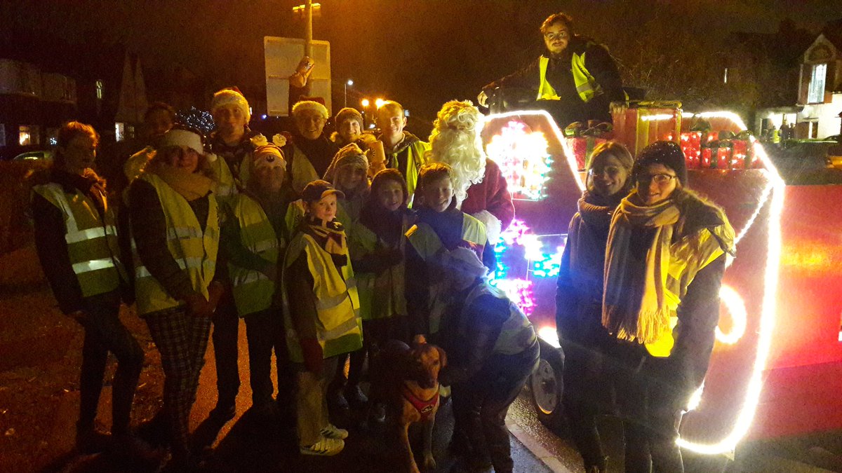 1stBushey's tweet photo. 1st Bushey Heath Beavers, Cubs and Scouts are Christmas charity collecting with the Bushey and Oxhey Round Table Santa Float https://t.co/PntmdPliPT