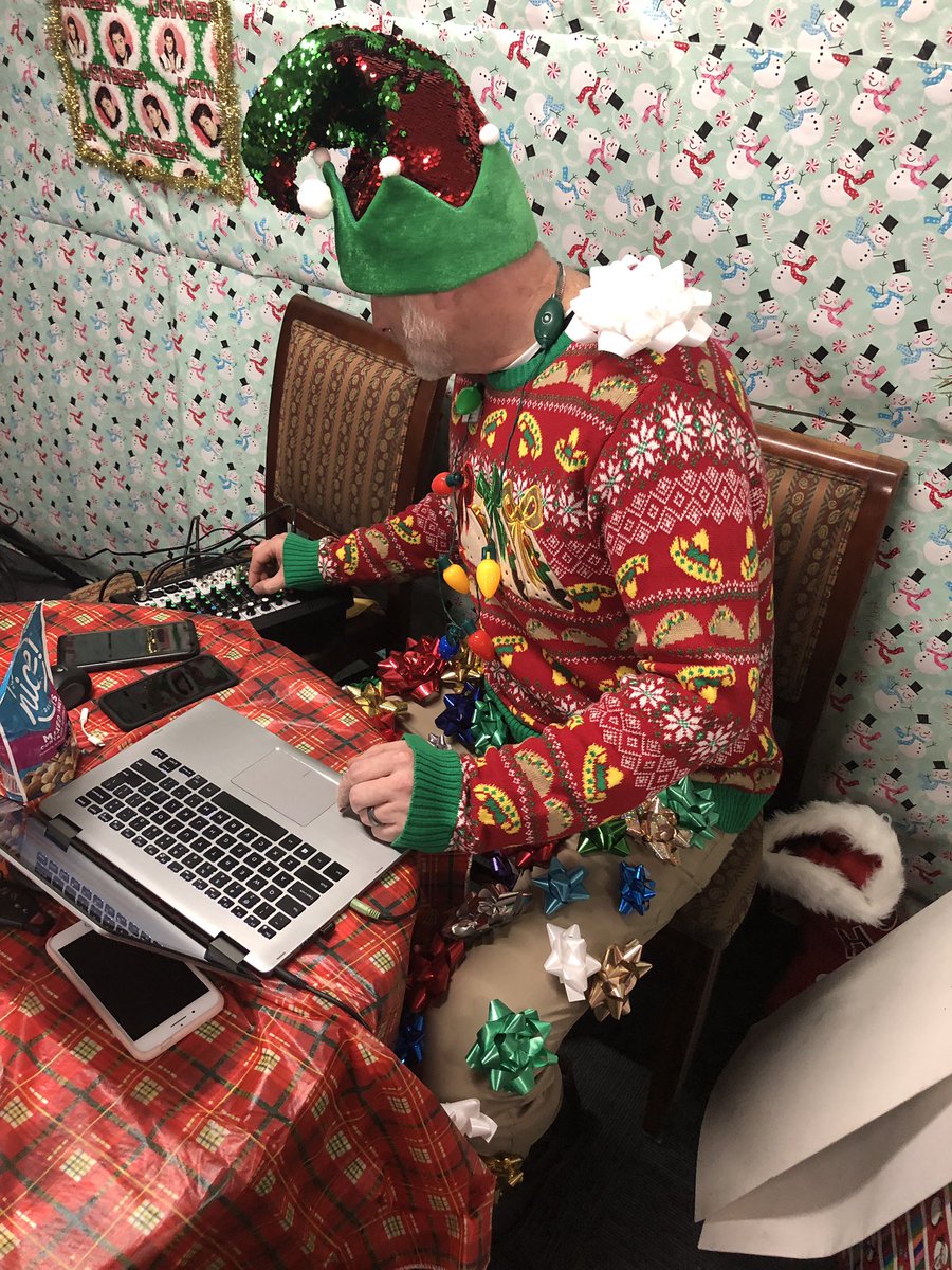 RstringDRI's tweet photo. @BGCSmokyMtns + @diamondresorts Christmas party! Privileged to have DJ Tacky on the 1s and 2s! *wikiwiki* 😂 @SalesTrainerTN @DRIguy2017 https://t.co/wLb1uaSFUe