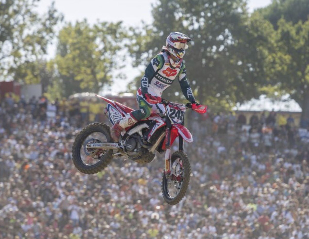 hinsonracing's tweet photo. Floating over the hump with @TimGajser243 #humpday #hinsondomination #hinsonhookup #hinsonclutch #tg243 #hrc #mxgp #mx1 #motocross 📸 @hondaproracing @shotbyBavo https://t.co/eoJByYVU1j