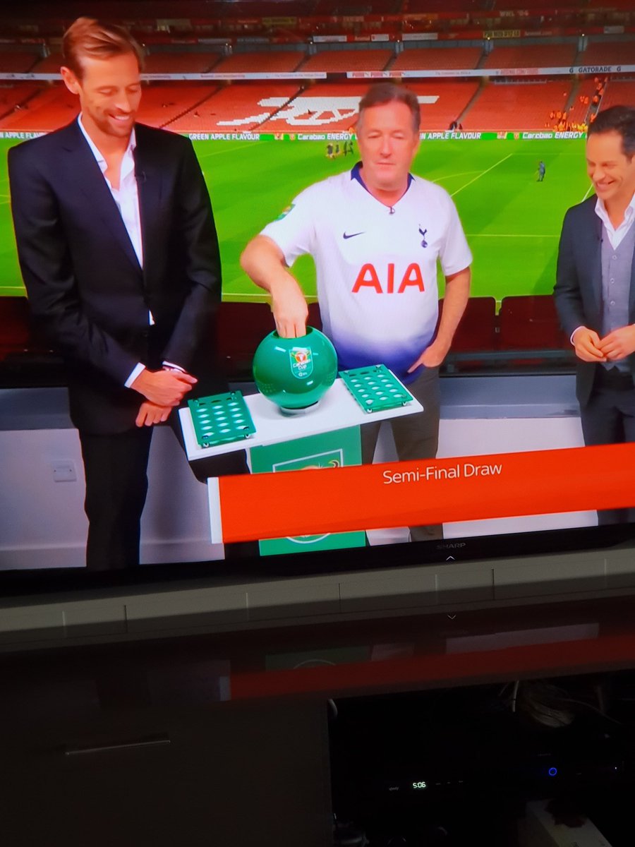 Lets frame this folks <a href="/piersmorgan/">Piers Morgan</a> what a great sight