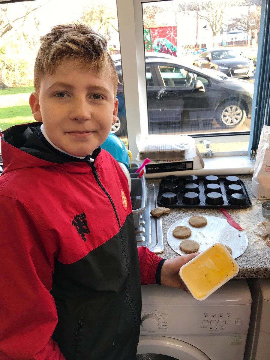 Miss_Addy1's tweet photo. It was lovely to welcome visitors in to school today. We worked hard to make everyone feel welcome and made lots of Xmas treats. Great effort from all the pupils. #WatchUsGrow @oxgangschool https://t.co/FG5KS0lvU6