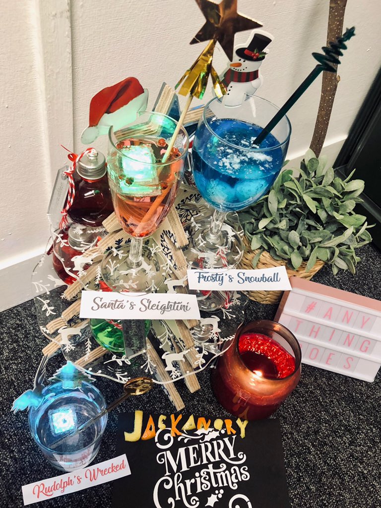 wearejackanory's tweet photo. @Fuel4Global Here are our fabYULEous Christmas cocktails #fuel4boozybaubles #whoneedsaglass #anythinggoes #pleasecanwewin https://t.co/GCQqwx2CGd