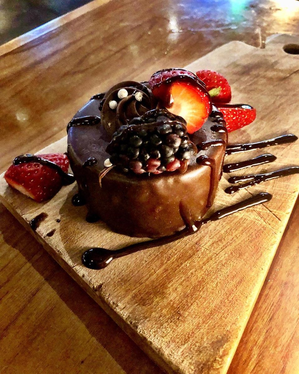 DistrictDTLA's tweet photo. Close out your hump day with a berry delicious treat. See you for dessert. 

(photo: beckie_delgado) https://t.co/QuMlAf82EK