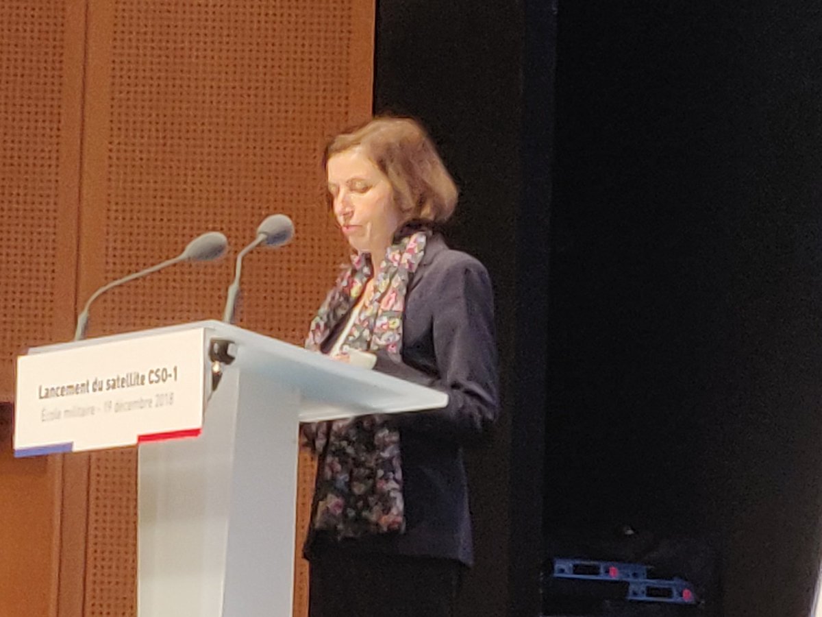 echiva's tweet photo. Discours de la ministre des Armées @florence_parly lors du lancement réussi de CSO-1. "C'est le succès collectif de la passion et du savoir-faire, de l'expertise et de l'engagement" @Defense_gouv #cso1 @CNES https://t.co/7E1WPhUiQl